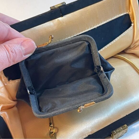 Vintage Garay black snap jaw clamshell evening bag gold hardware & change purse - Picture 9 of 10